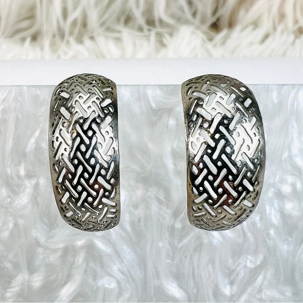 Vintage aged Silvertone cut out lightweight half hoop pierced earrings